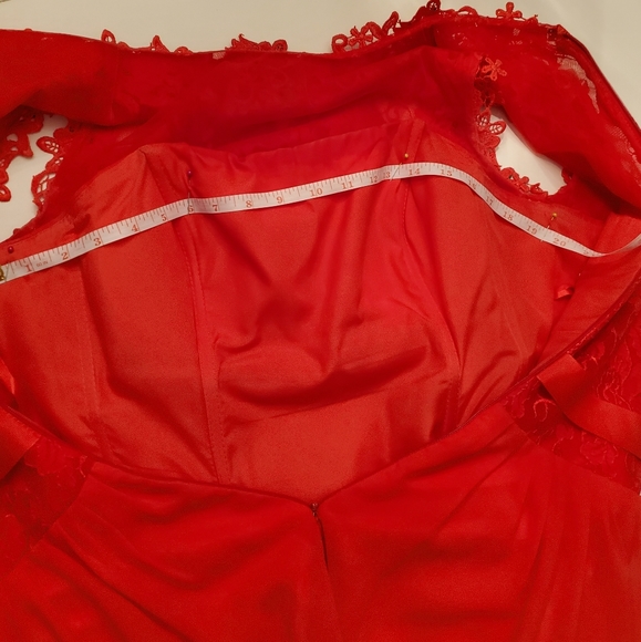 ELEGANT SLEEVELESS  RED A-LINE LACE SPECIAL OCCASION DRESS( SIZE 14) - Picture 6 of 6